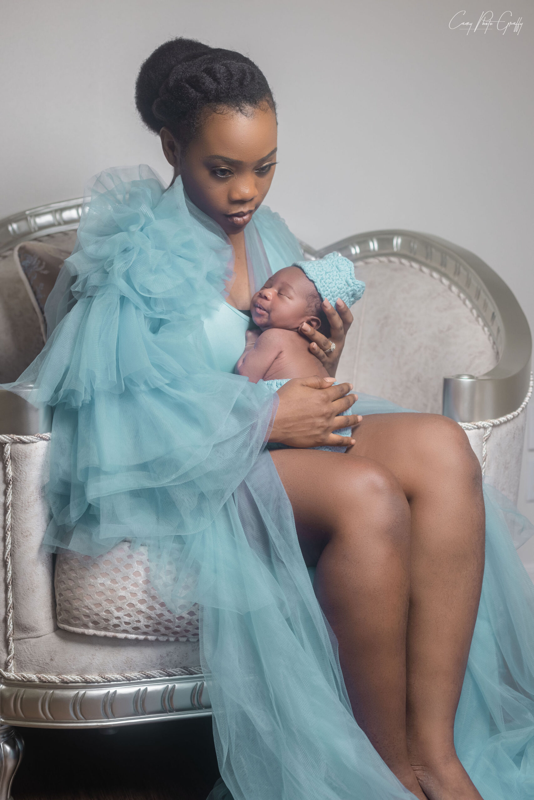 honor and mom sit