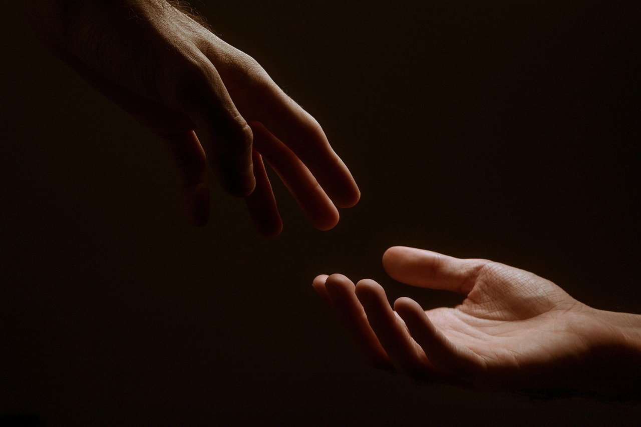 About hands 5216585 1280